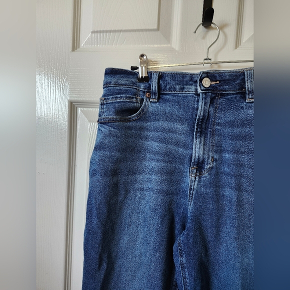 American Eagle Mom Jeans Classic Blue Denim 8 Short - Picture 4 of 11